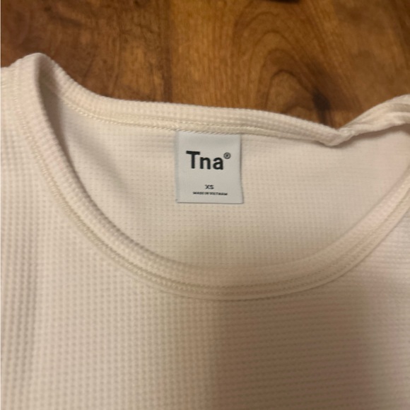 BWT TNA Aritzia Waffle Baby Tee in Cream - Picture 3 of 3